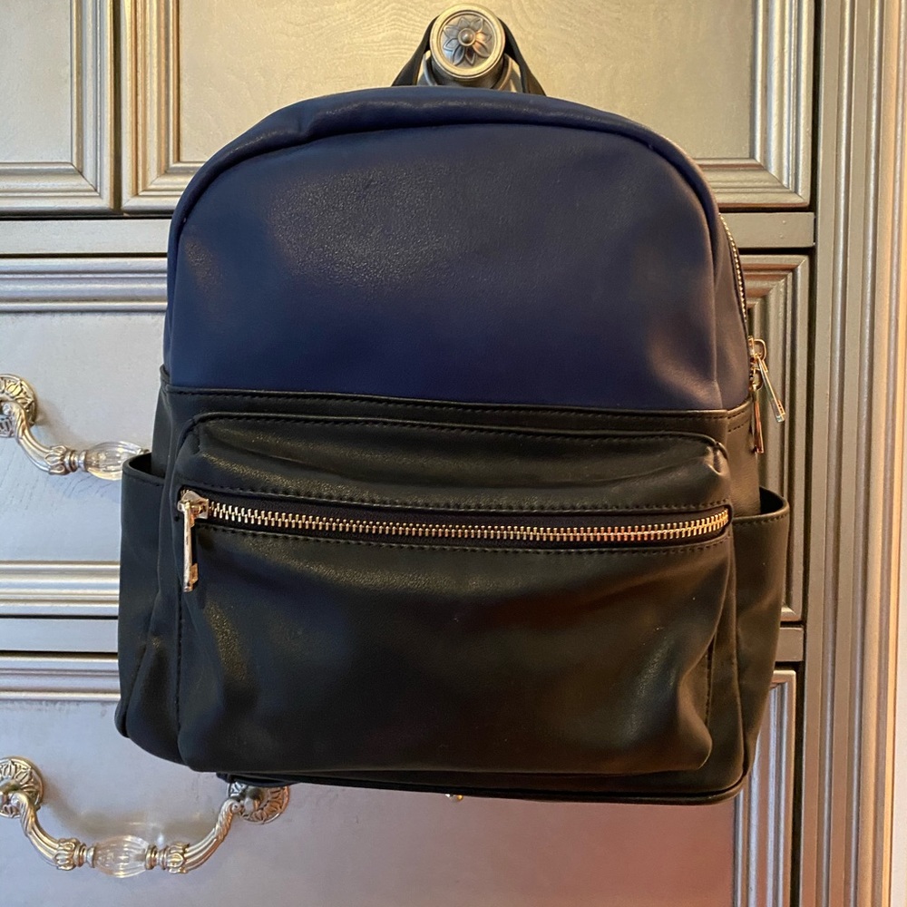 Nordstrom colorblock blue black zipper backpack - Picture 5 of 9